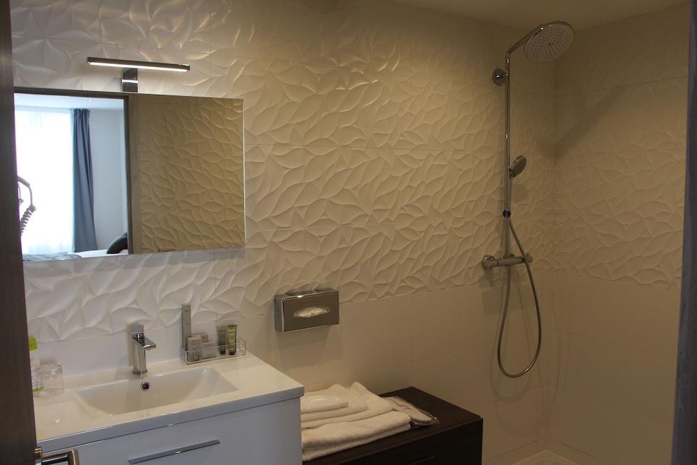 Hotel L'Esturgeon Poissy Zewnętrze zdjęcie