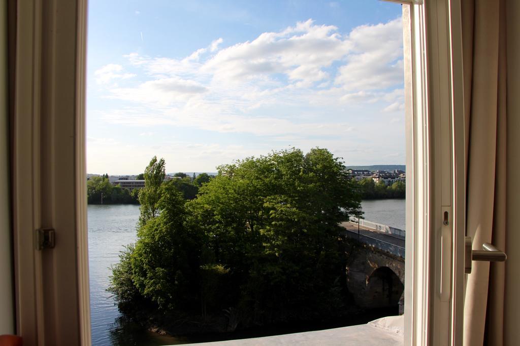 Hotel L'Esturgeon Poissy Zewnętrze zdjęcie