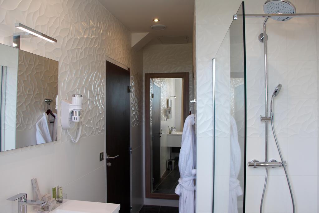 Hotel L'Esturgeon Poissy Zewnętrze zdjęcie