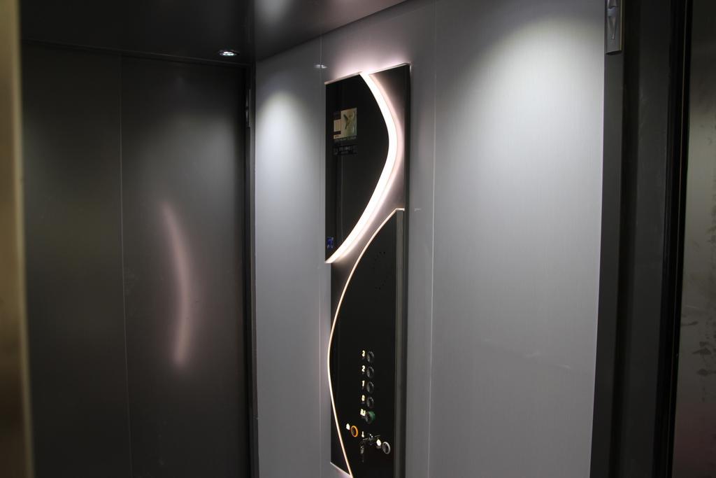 Hotel L'Esturgeon Poissy Zewnętrze zdjęcie