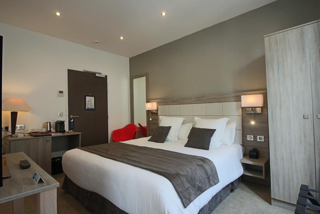 Hotel L'Esturgeon Poissy Zewnętrze zdjęcie