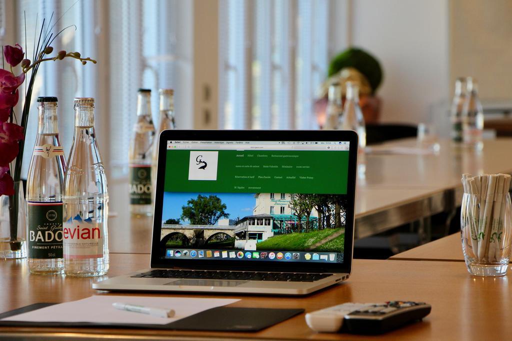 Hotel L'Esturgeon Poissy Zewnętrze zdjęcie