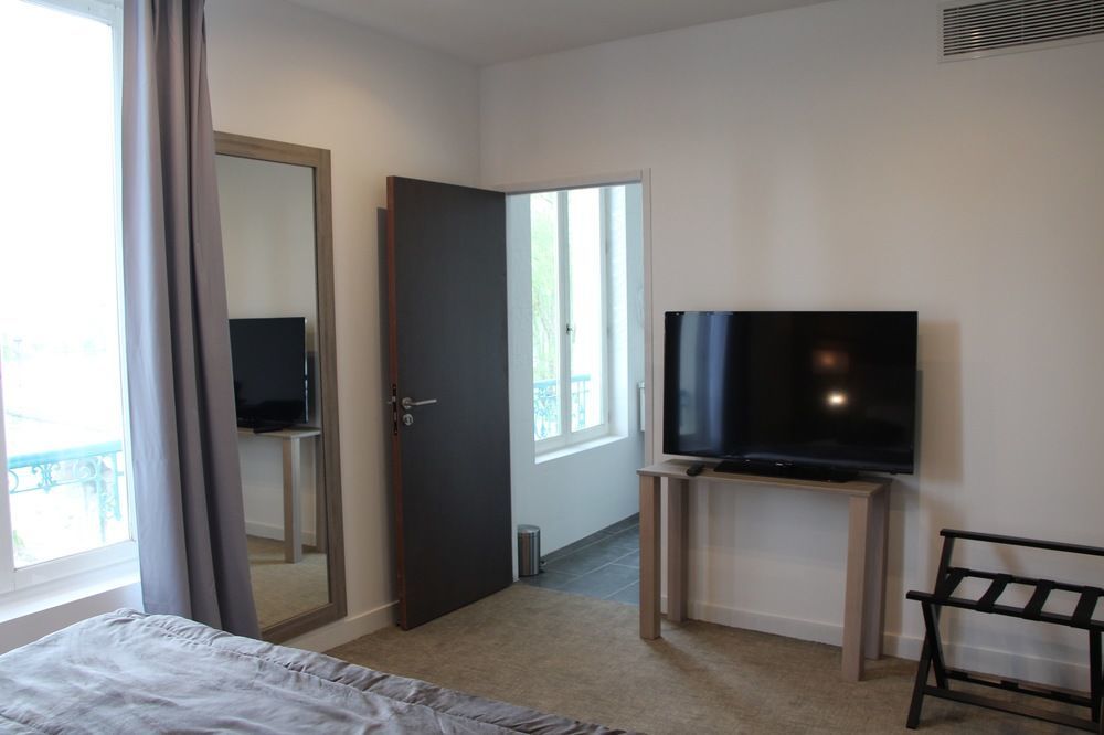 Hotel L'Esturgeon Poissy Zewnętrze zdjęcie