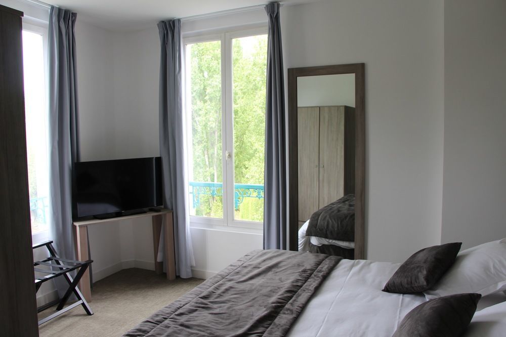 Hotel L'Esturgeon Poissy Zewnętrze zdjęcie