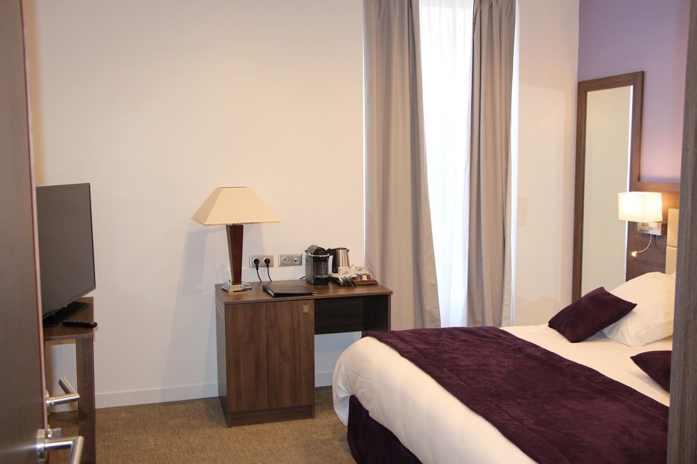 Hotel L'Esturgeon Poissy Zewnętrze zdjęcie