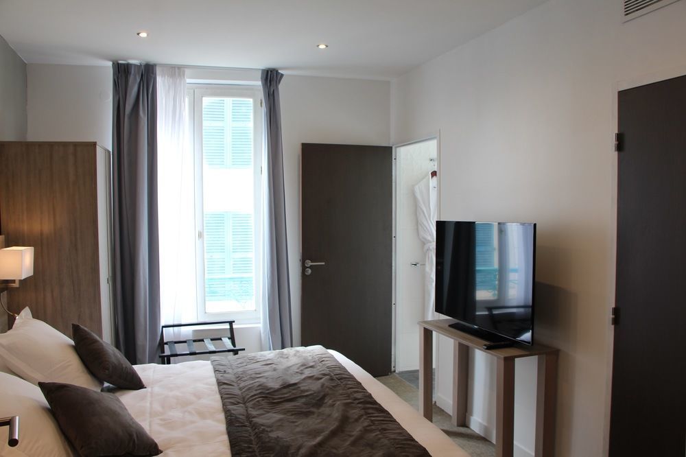 Hotel L'Esturgeon Poissy Zewnętrze zdjęcie