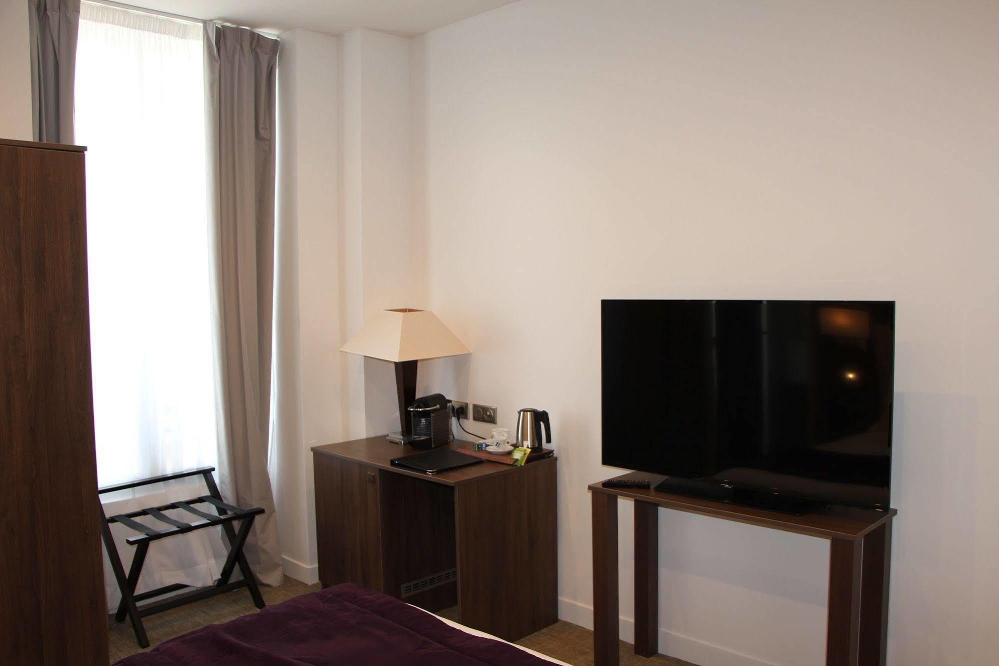 Hotel L'Esturgeon Poissy Zewnętrze zdjęcie