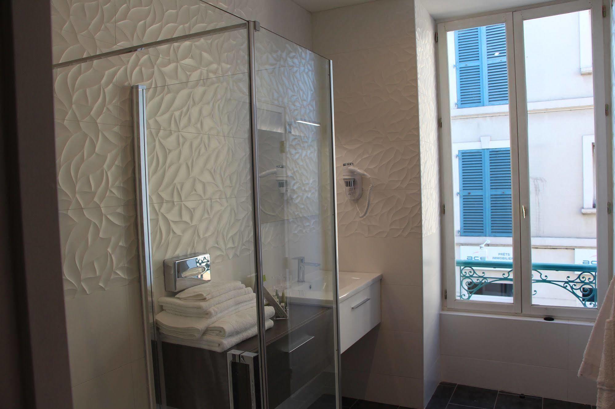 Hotel L'Esturgeon Poissy Zewnętrze zdjęcie