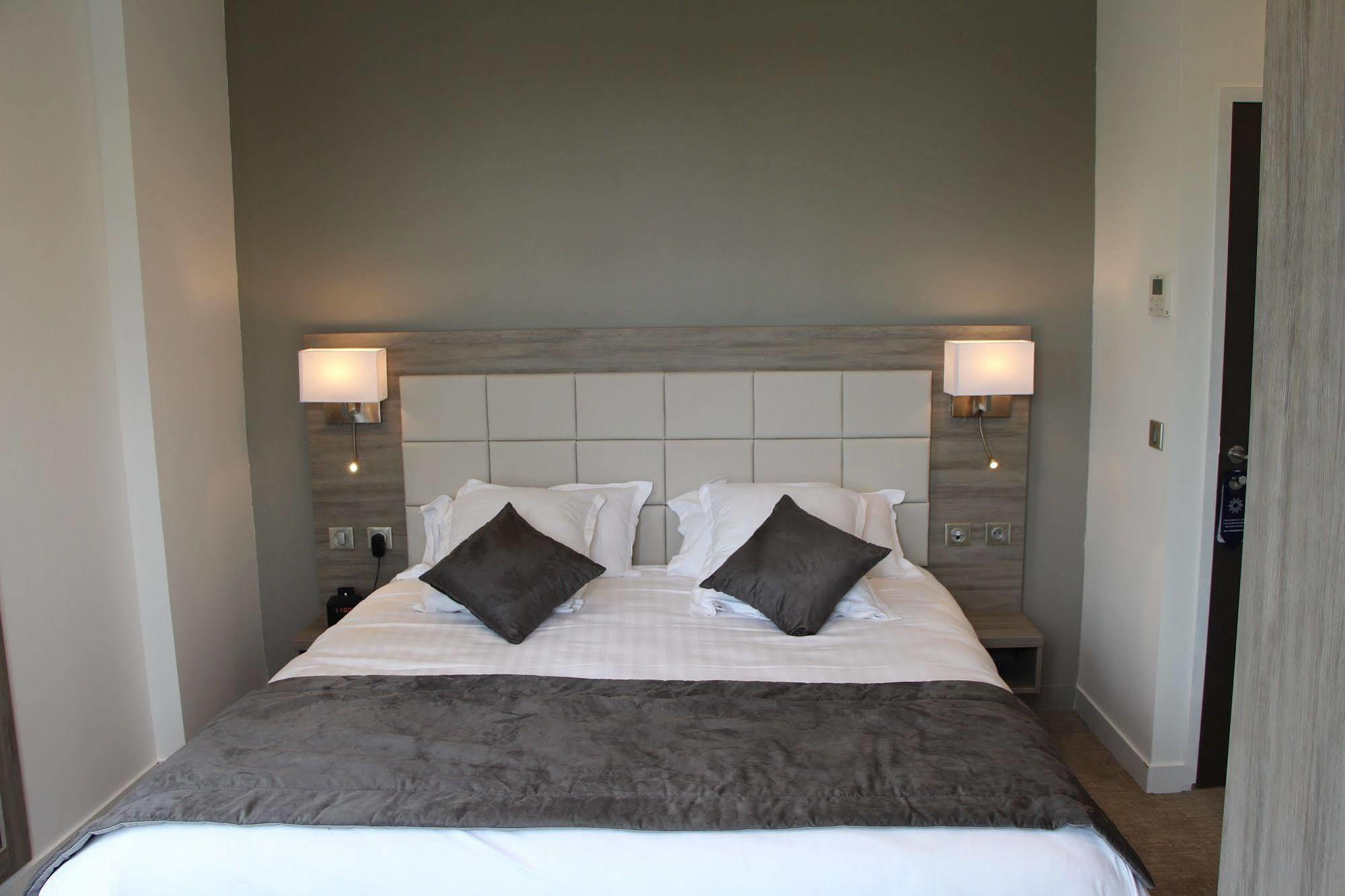 Hotel L'Esturgeon Poissy Zewnętrze zdjęcie