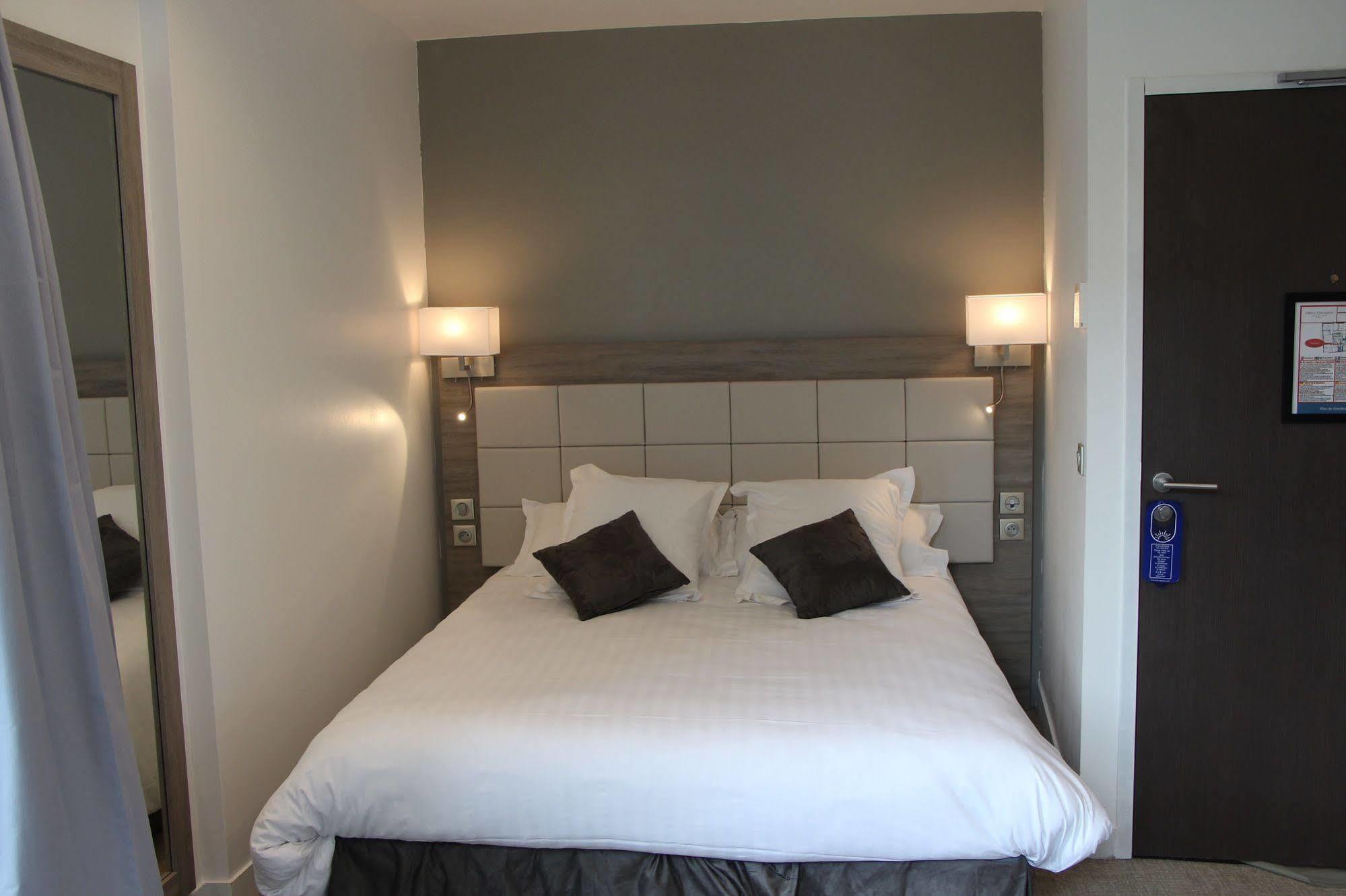 Hotel L'Esturgeon Poissy Zewnętrze zdjęcie