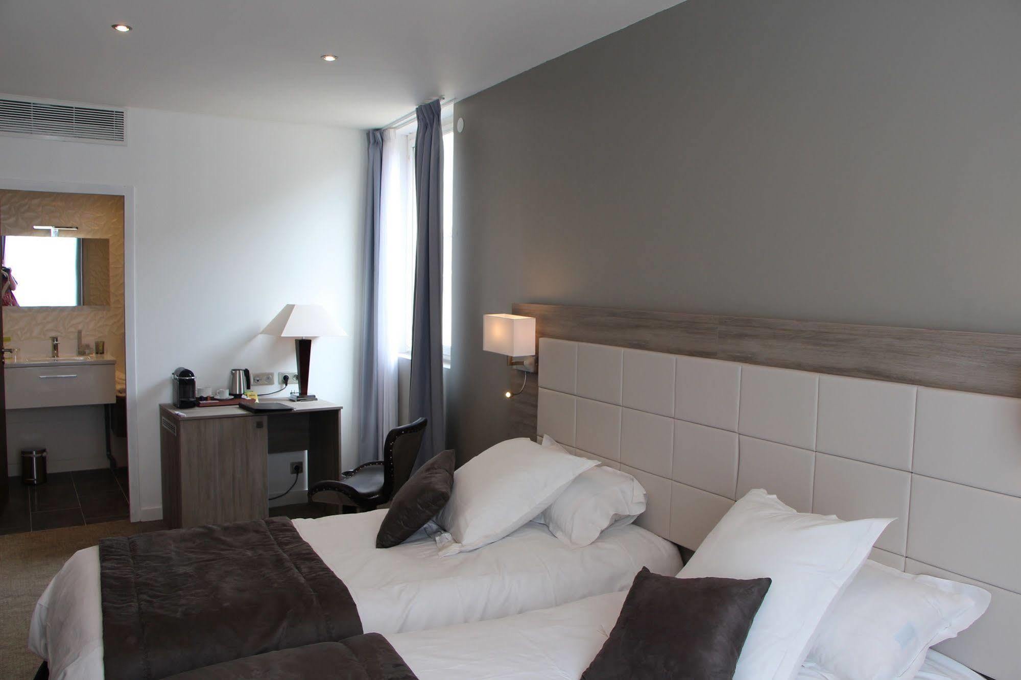 Hotel L'Esturgeon Poissy Zewnętrze zdjęcie