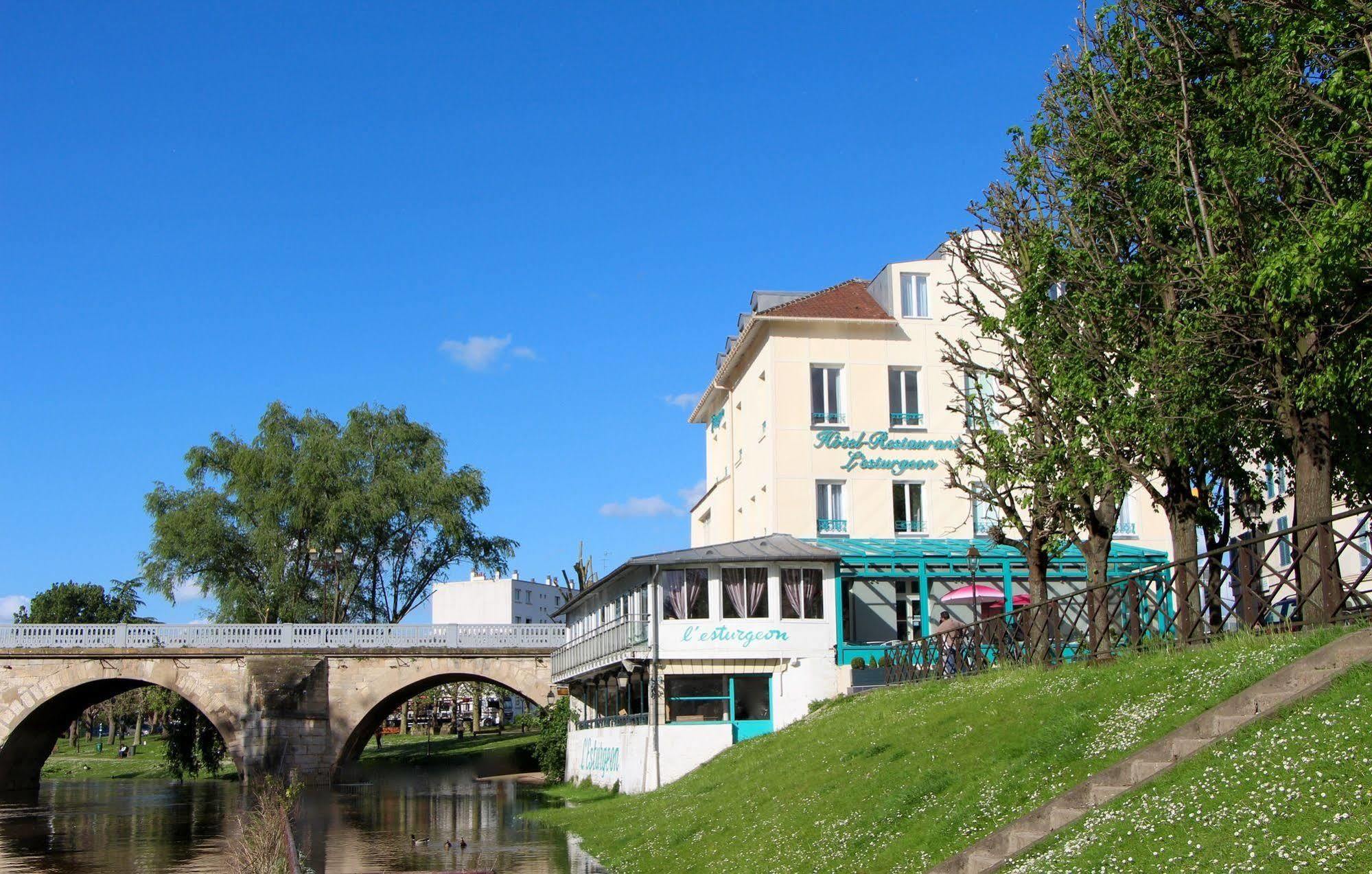 Hotel L'Esturgeon Poissy Zewnętrze zdjęcie